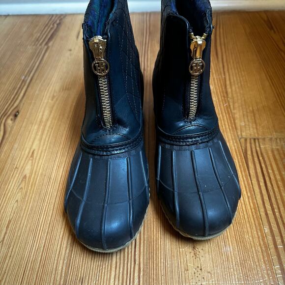 Tommy Hilfiger Twriani black zipper rain boot duck boot SIZE 9M - Picture 1 of 5